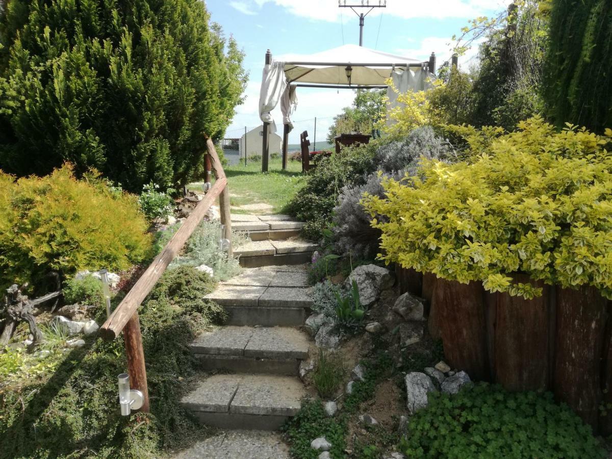 Penzion Nad Jezerem Pavlov Exterior foto
