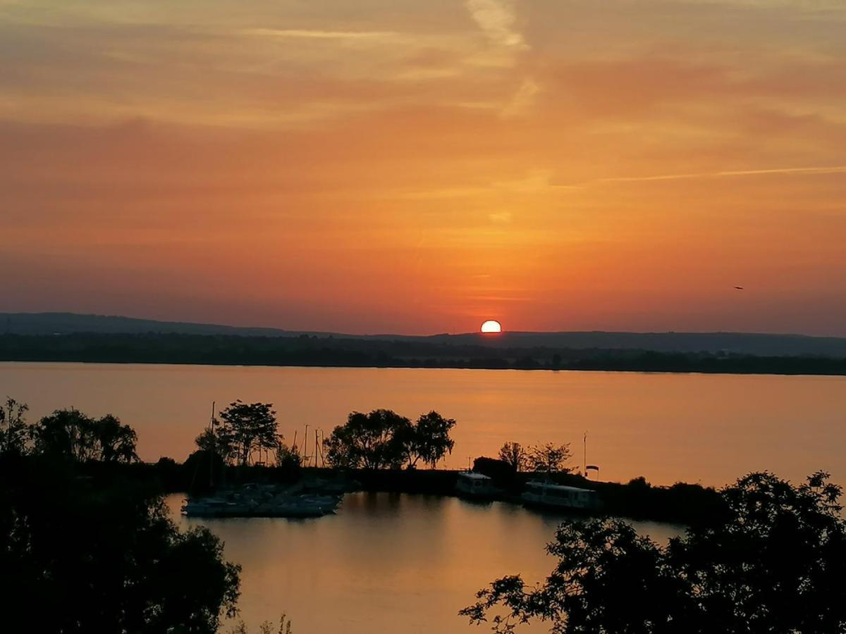 Penzion Nad Jezerem Pavlov Exterior foto