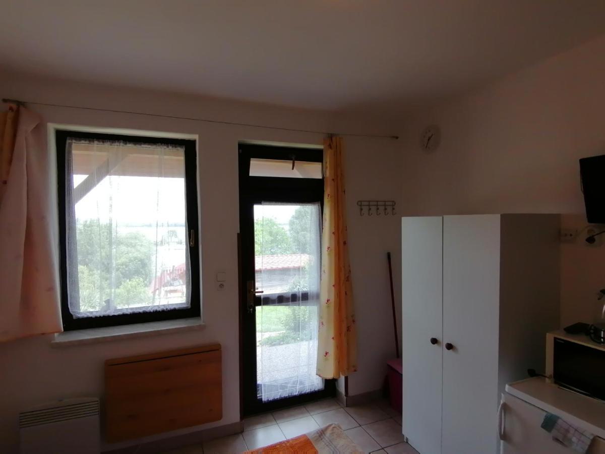Penzion Nad Jezerem Pavlov Exterior foto