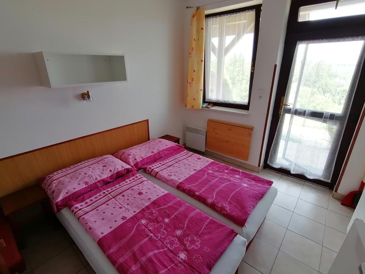 Penzion Nad Jezerem Pavlov Exterior foto